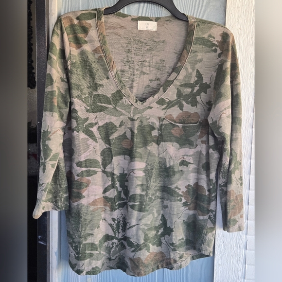 T.La By Anthropologie Camouflage Green 3/4 Sleeve Top - Picture 3 of 5